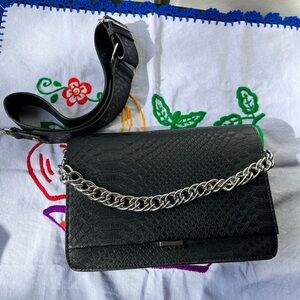 Elegant Black Chain Shoulder Bag